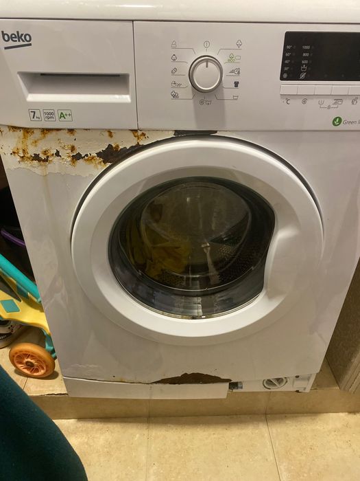 MÁQUINA DE LAVAR ROUPA BEKO 40€ - funciona bem. Apenas com defeito estético de ferrugem exterior