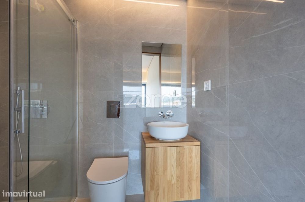 Apartamento T4 Duplex Novo no Prestigiado Edifício Alameda
