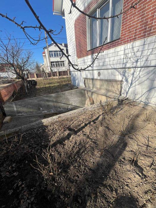 Продаж будинку в Білогорщі