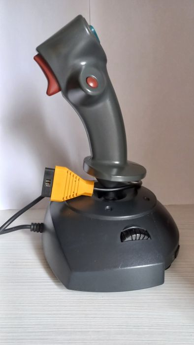 Джойстик Genius Flight2000 F-16
джойстик
Сумісність з платформами
ПК (