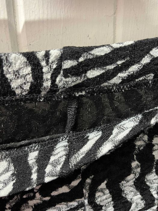 Spódnica damska czarno-biała rozmiar 48 guma wzór zebra