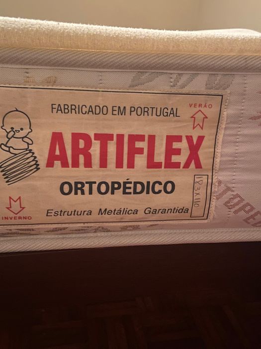 Cama em madeira maciça