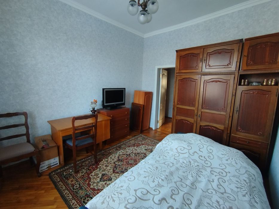 Оренда 1 кімнати в 3х кімнатній квартирі 60м². Центр