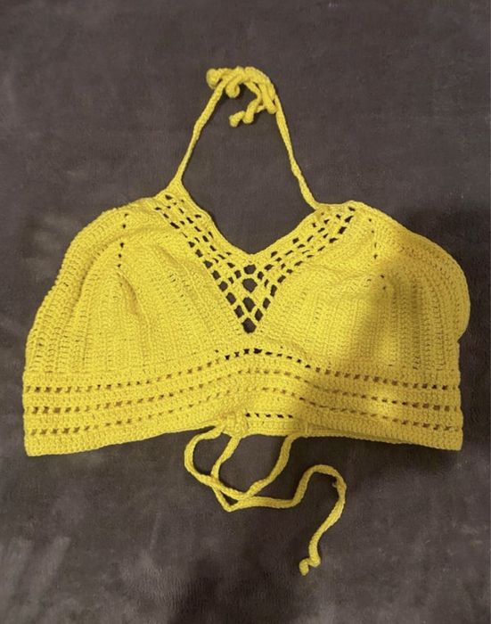 Top de renda amarelo