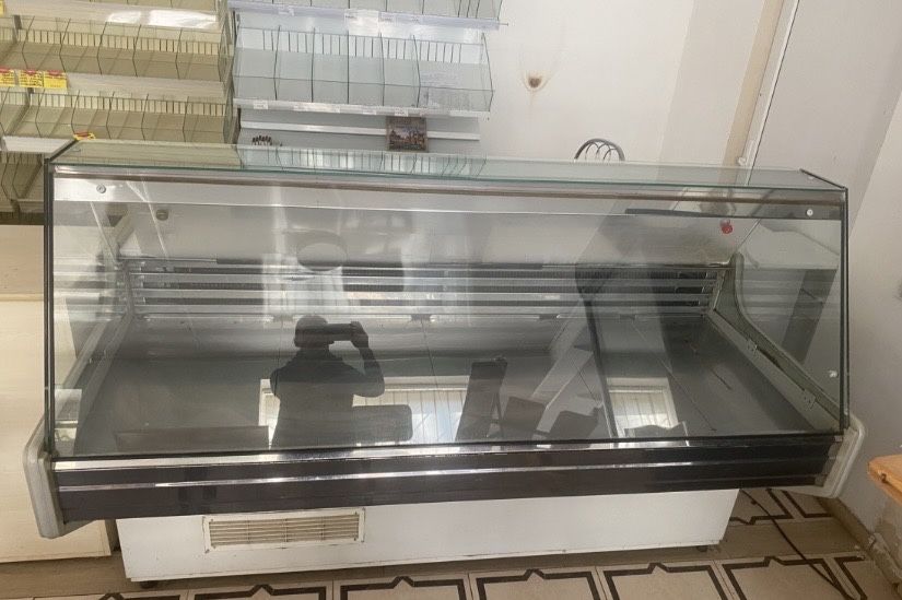 Холодильна вітрина 1.5 та 2 м 10000 грн та 18000 грн