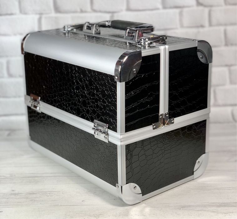 Чемодан мастера для маникюра, визажиста и парикмахера