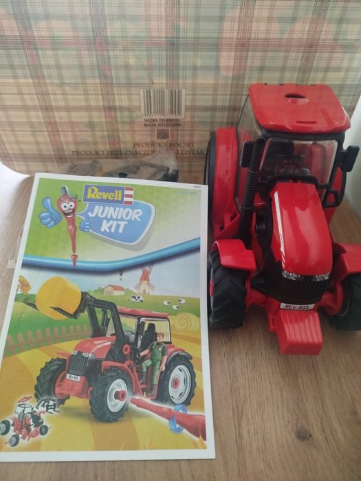 Revell Junior Kit 00815 traktor z ładowaczem