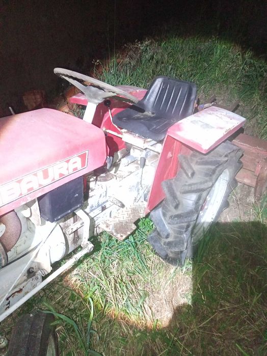 Trator de 4 rodas