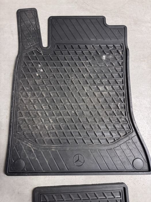 Oryginalne dywaniki gumowe Mercedes Benz GLA X156 komplet przód + tył