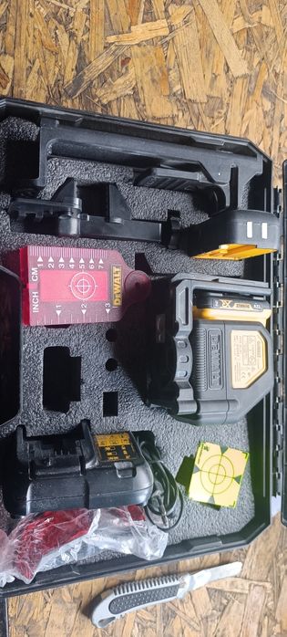 Laser DeWalt komplet czerwony