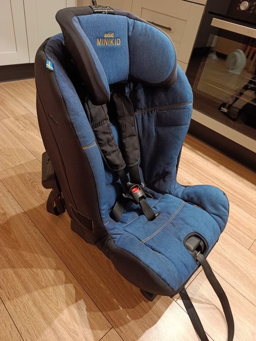 Fotelik samochodowy Axkid Minikid Bezwypadkowy,stan BDB  9-25 kg