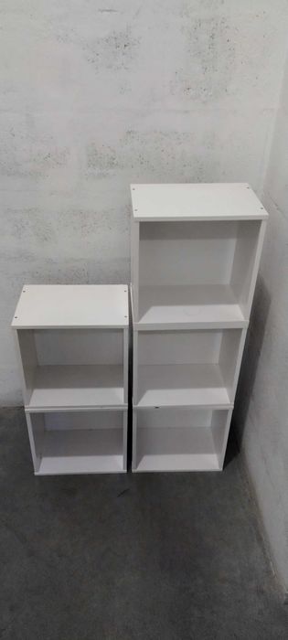 Estantes em formas de cubos para fixar à parede