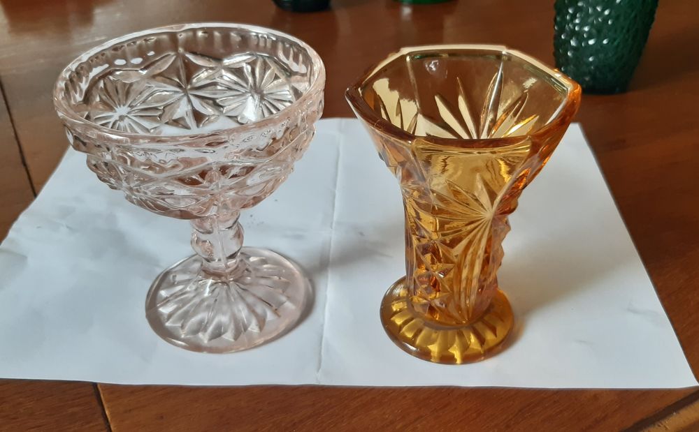 Wazonik z HSG Ząbkowice - szkło prasowane z PRL