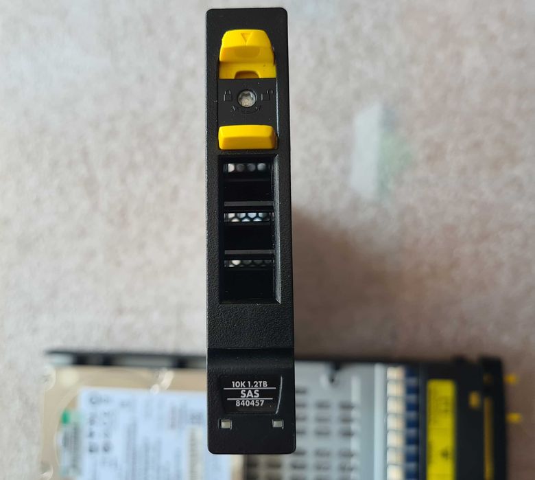 Серверний диск HPE 1.2TB SAS 12G 2.5", Seagate ST1200MM00