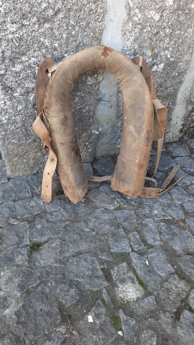 Artigos de cavalos. Monelhas antigas. De cavalaria. Em Travassós-Fafe