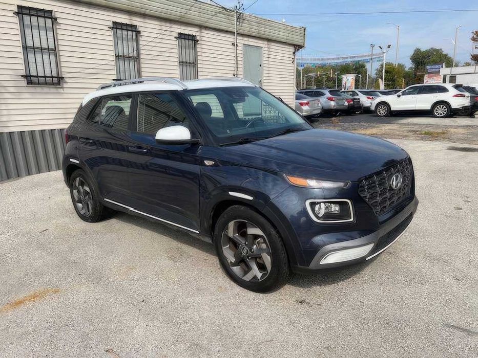 Hyundai Venue SEL      2022