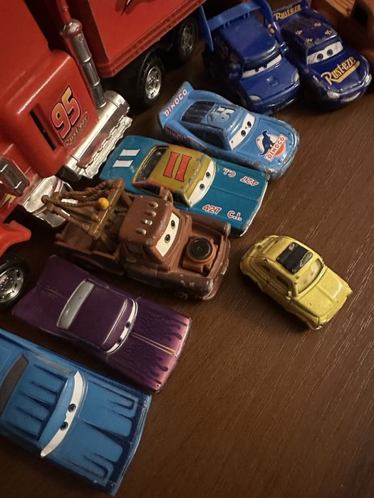 Машинки з мультика тачки