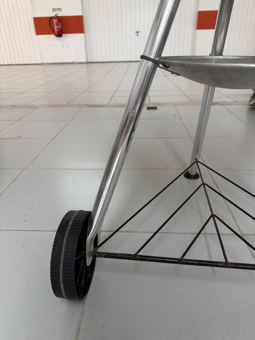 Barbecue Weber 47cm in good condition.