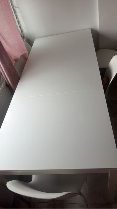 Mesa com 6 cadeiras