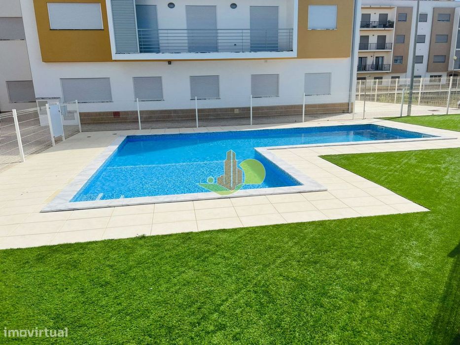 T2 c/ Garagem - Condomínio c/ Piscina