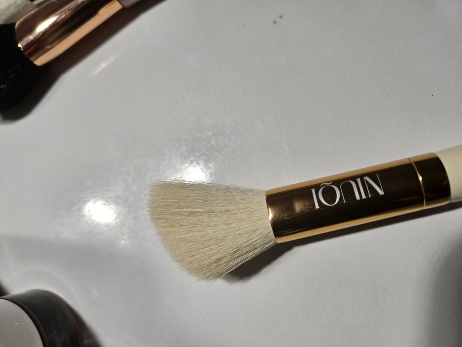 NIUQI/mięciutki pędzel do konturowania/Edycja limitowana DREAMLIGHT