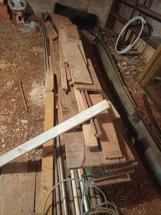 Sobras de materiais de construção civil