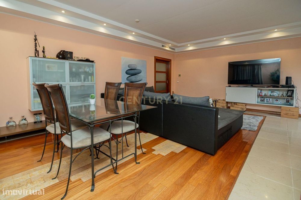 Fabuloso Apartamento De Luxo T2 De Grandes Dimensões Com 2 Lugares De — Estômbar E Parchal, Faro
