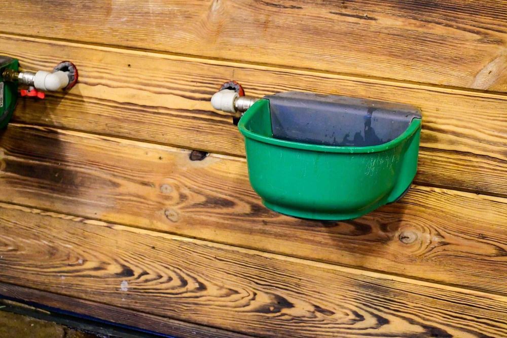 Poidło podgrzewane pływakowe SH 30 Bydło Konie 230V/73W lub 24 V/73W