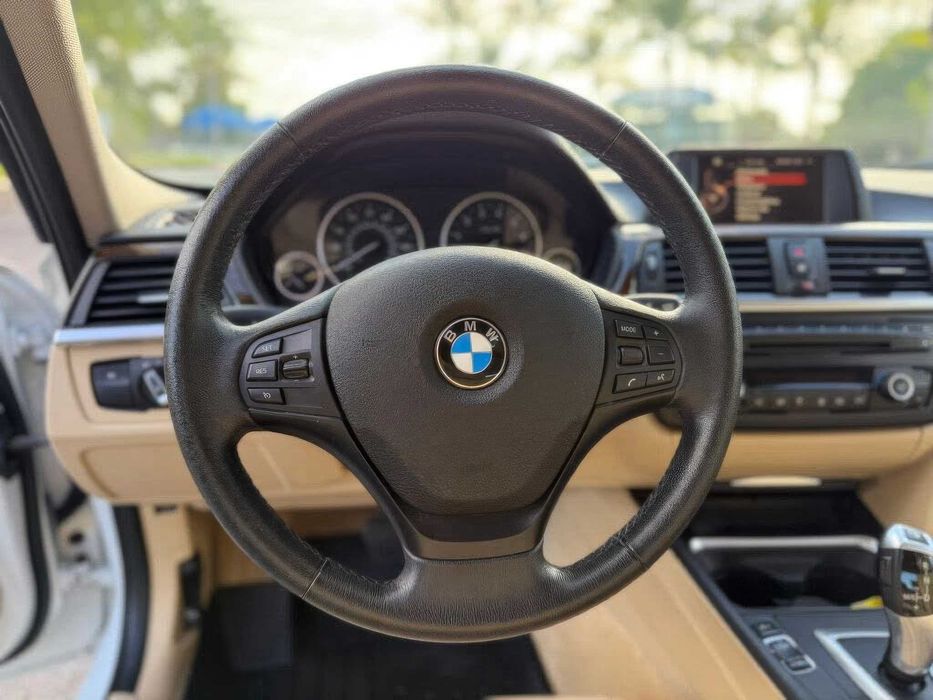 BMW 320I      2015