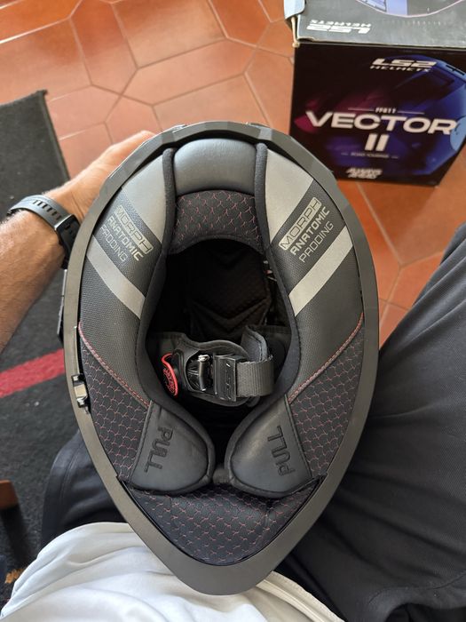 Capacete LS2.