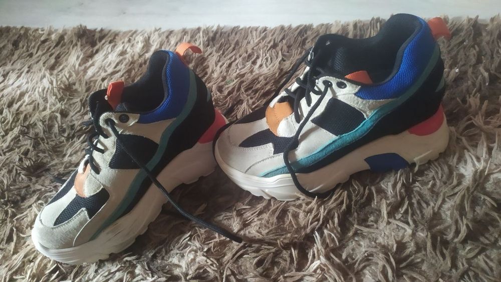 Продам кроссовки на платформе