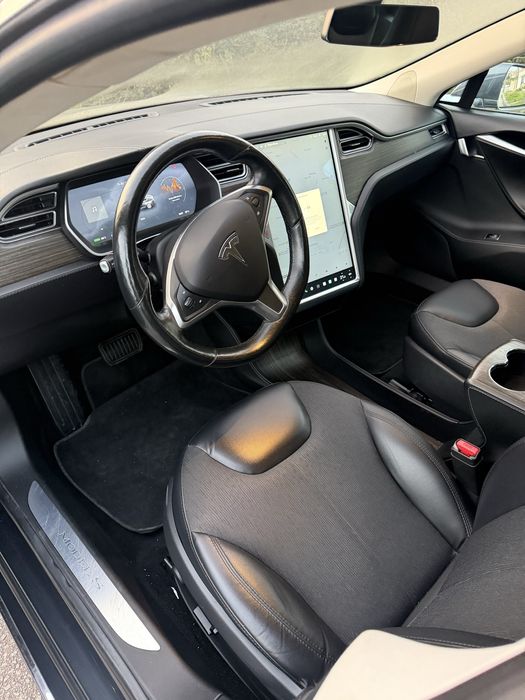 Tesla model s 85