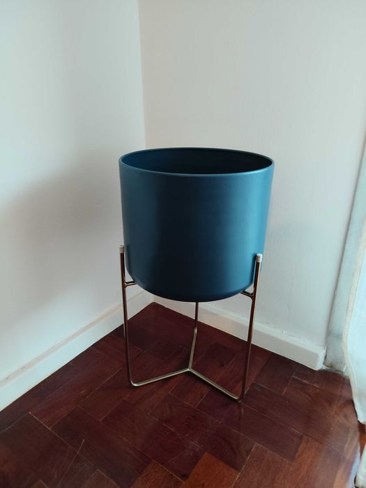 Vaso azul e dourado