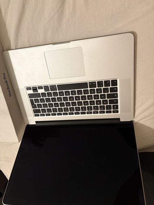MacBook Pro 15” Retina (A1398) – Para Peças / Sem Board