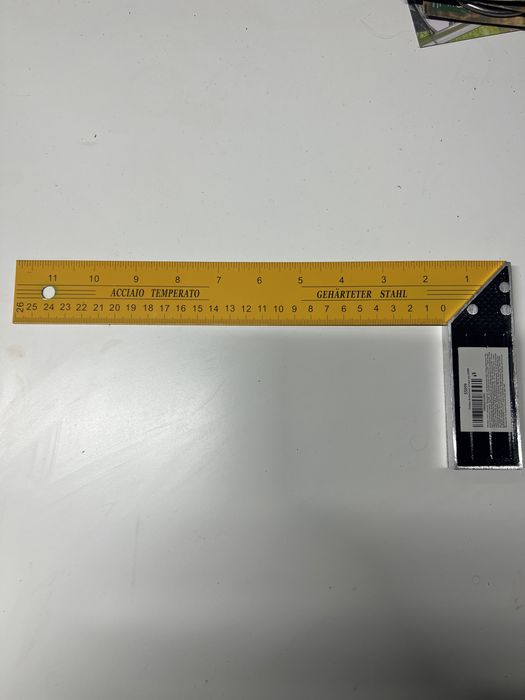 Строительная линейка. Уголок. Сантиметр. Рулетка.