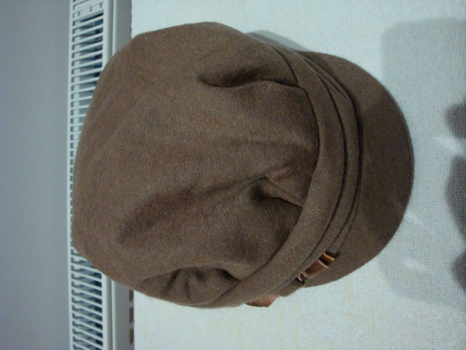 elegancka czapka z daszkiem