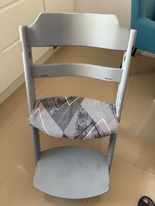 Rosnące krzesło dla dzieci (typu Stokke)