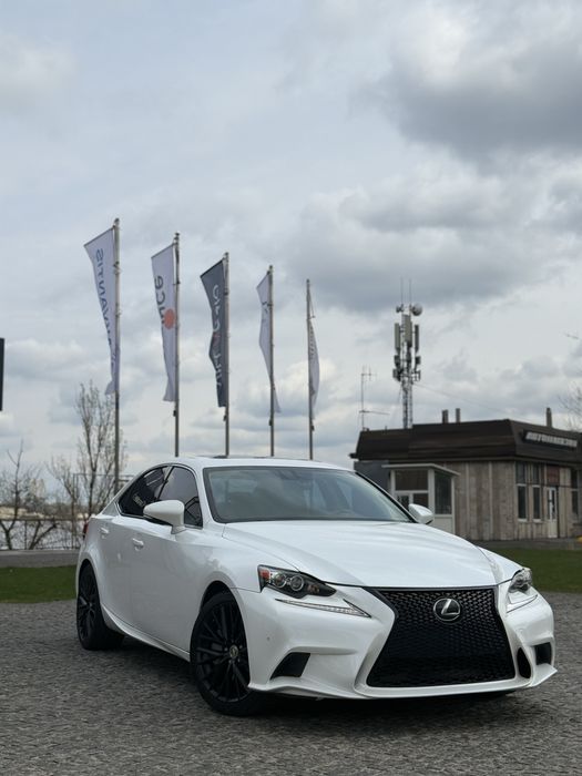 Lexus IS 200t 2016 год