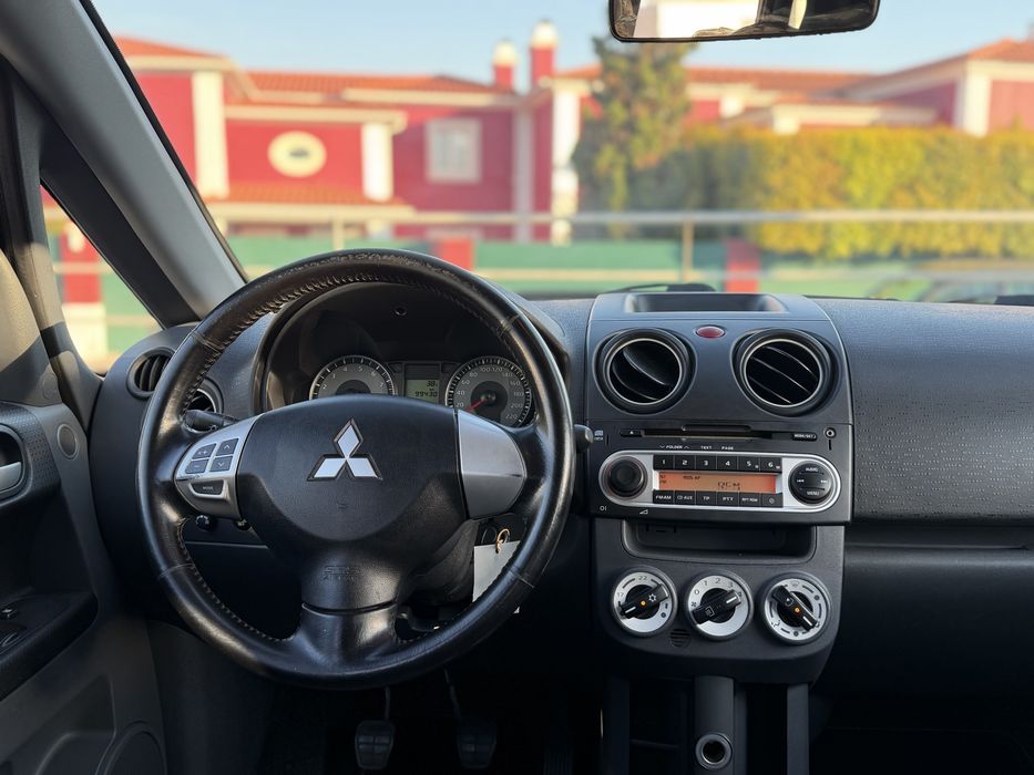 Mitsubishi Colt 1.1 - 99.000km - 2010 - Garantia 18 meses