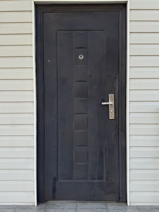 Двері металеві вхідні 5 шт