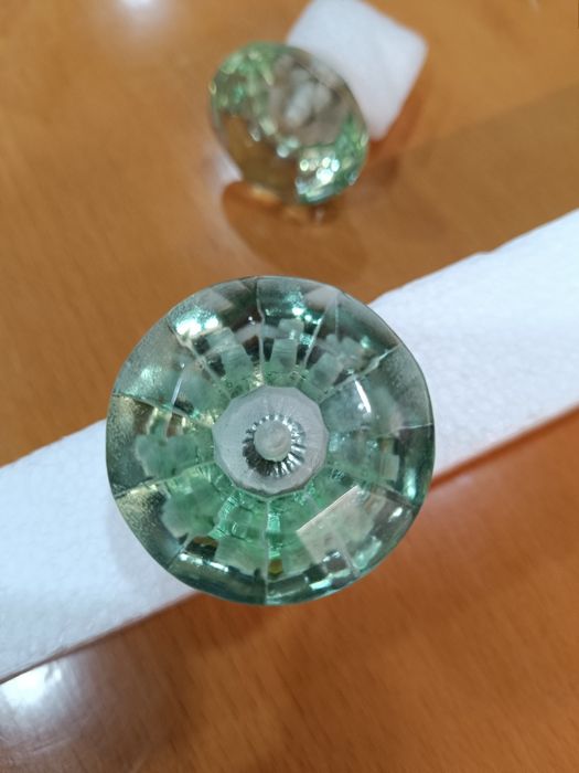 Puxadores em vidro verde água