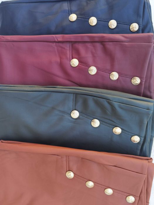 leggings em nappa com botões - varias cores - Novo