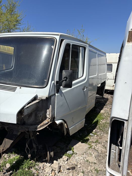 Мерседес Т1 малюк розібраний кому що треба є все