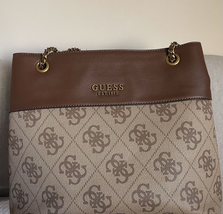 Torebka Guess z łańcuszkiem