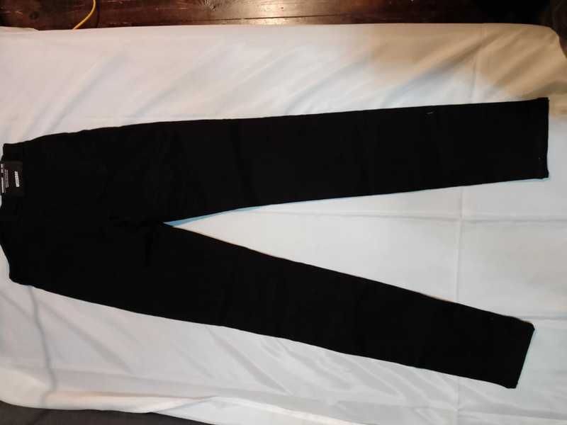 Jeansy damskie skinny czarne Weekday 24/30  nowe z defektem