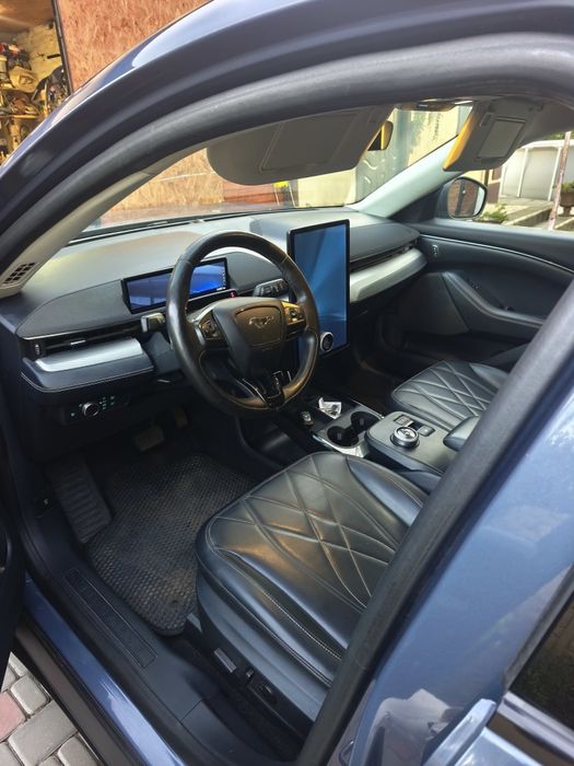 Ford Mustang mach-e4 (tesla model y, id4)