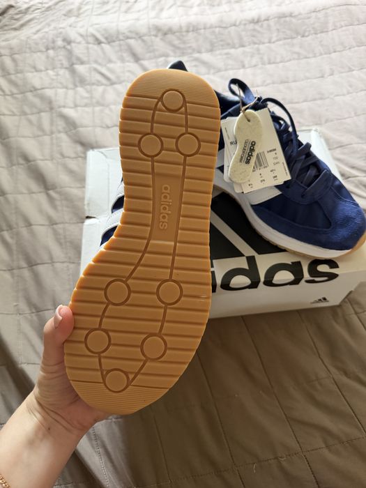 Чоловічі оригінальні кросівки adidas
