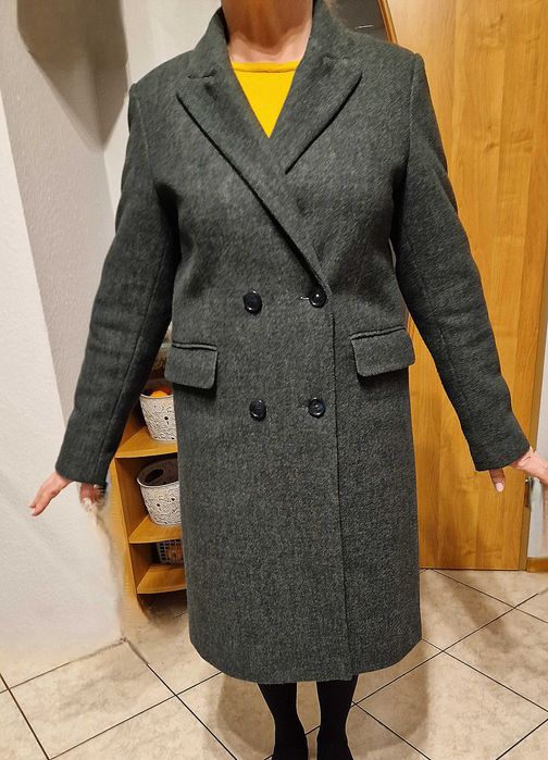 Płaszcz zimowy w odcieniu zielonym