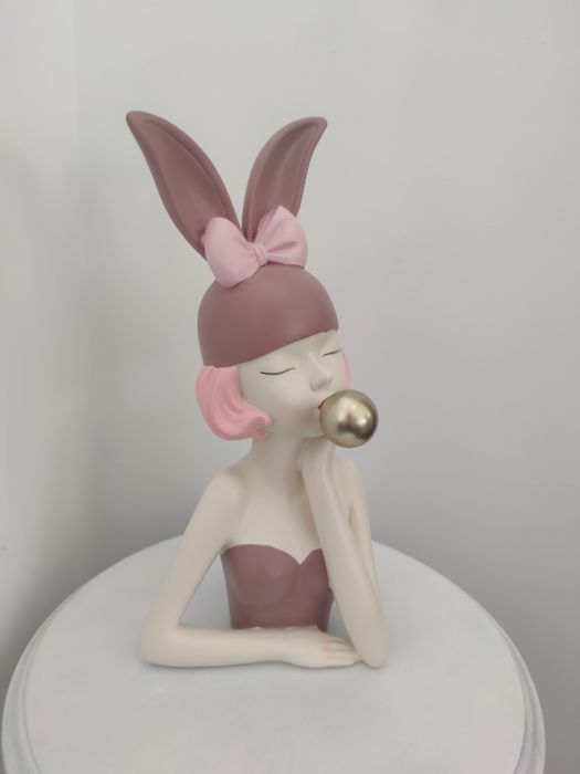 Estatueta menina com chiclete 31 cm