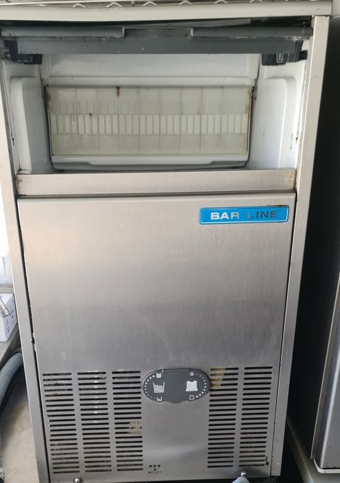 Máquina de fazer gelo